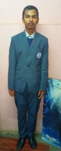 Notizie protette dal Nepal - Rojesh in uniforme scolastica nel suo liceo scientifico in Nepal