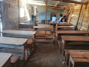 Salle de classe en bois de l’école Lovasoa à Antsirabé – projet éducatif Madagascar