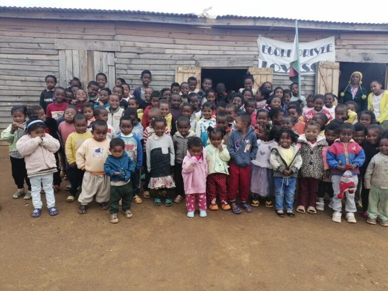 Tous les enfants de l’école Lovasoa à Antsirabé – cofinancer école Lovasoa Antsirabé