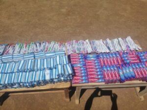 Kits d’hygiène école Lovasoa Antsirabé – brosses à dents, dentifrices et savons prêts à la distribution