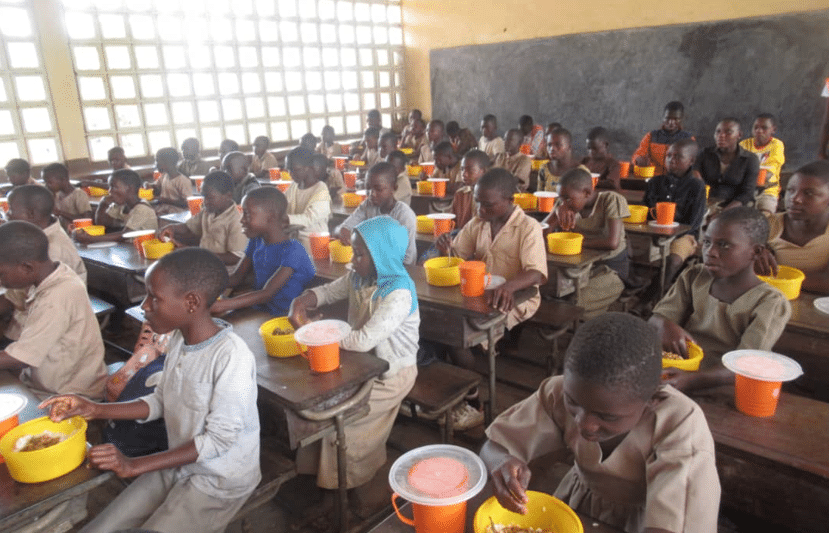 repas scolaire pour enfants à Madagascar soutenu par une action d’aide alimentaire