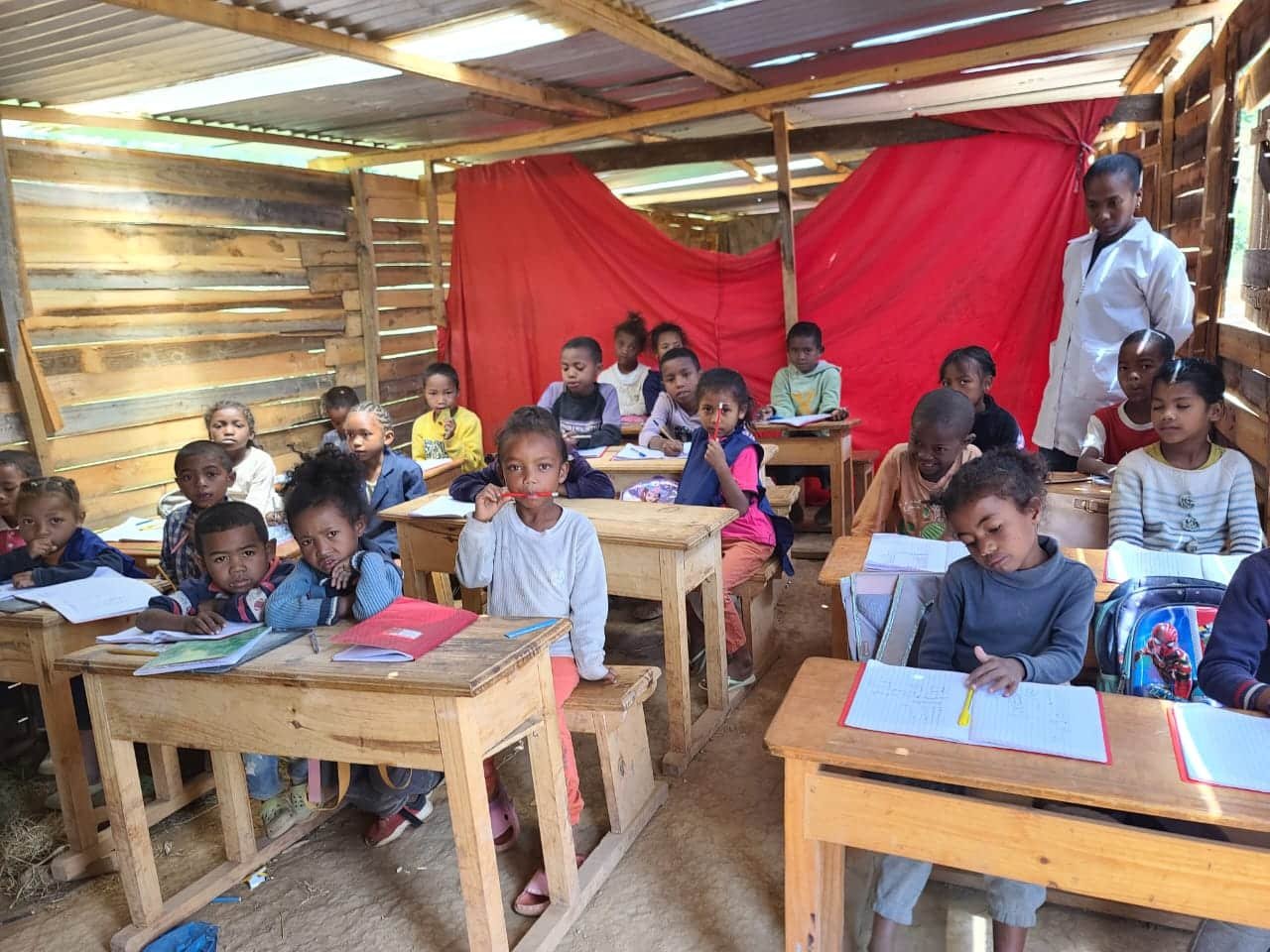 Droits de l\'enfant à l\'éducation — école Lovasoa à Madagascar Helping Hands